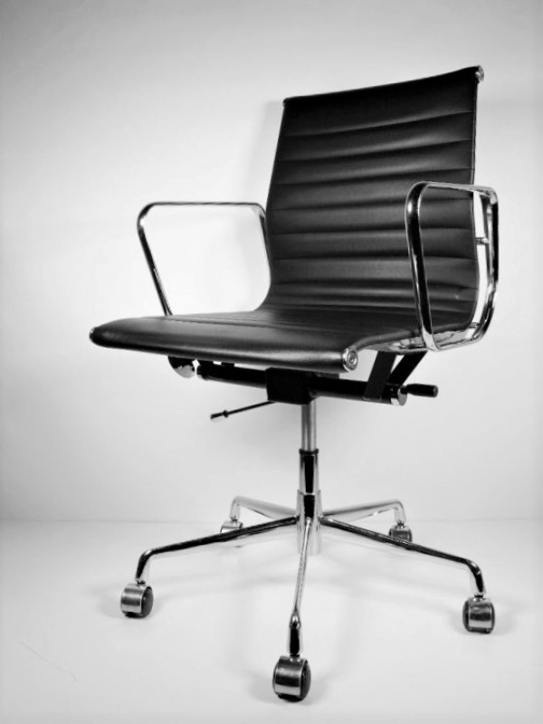 Replica Eames 118 bureaustoel